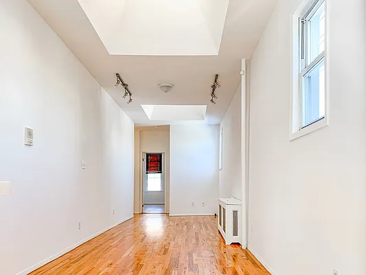 Rented by MySpaceNYC | media 18