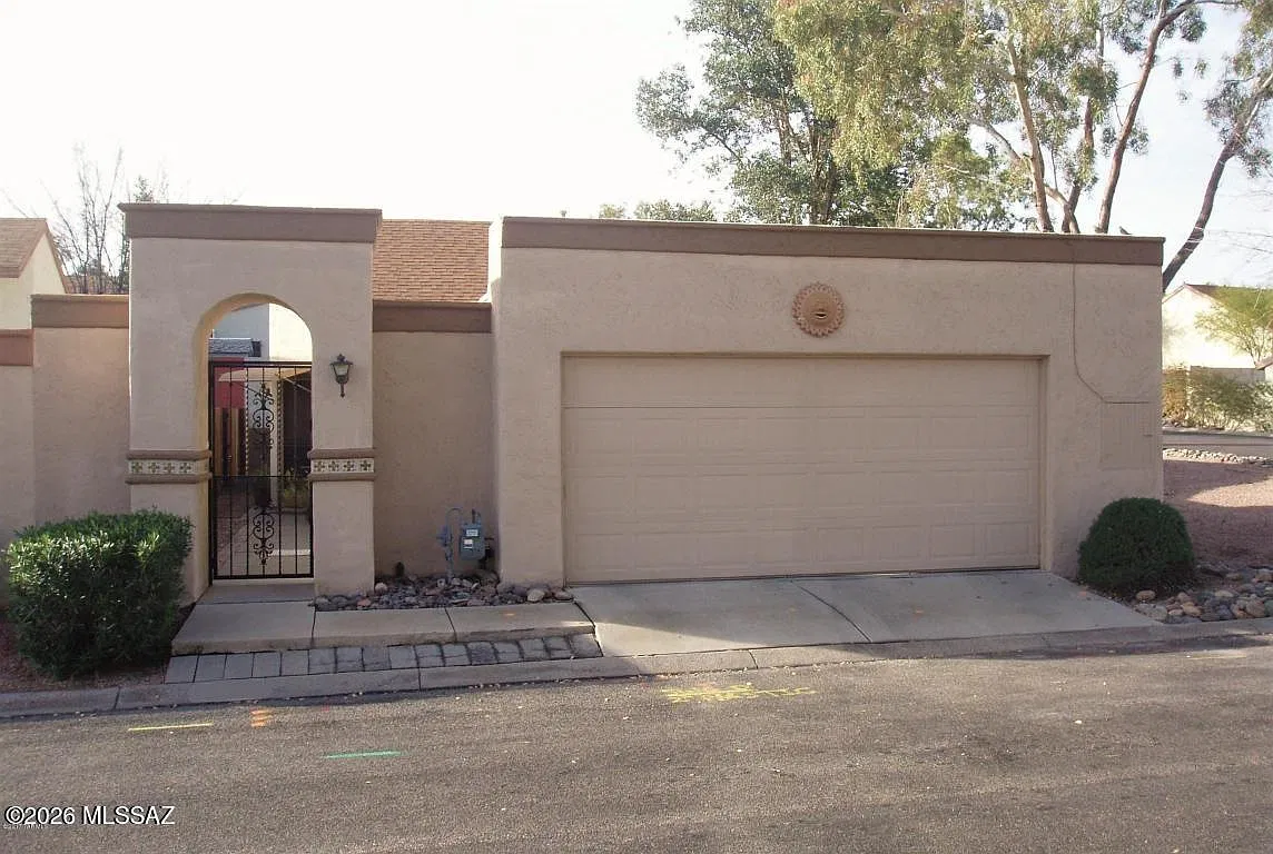 3 bed, 2.0 bath, 1133 sqft, $1,645 — Photo 1