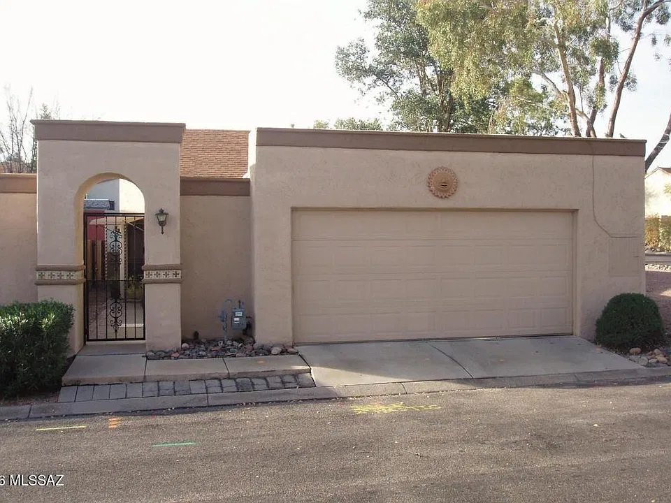 2760 W Daffodil Pl