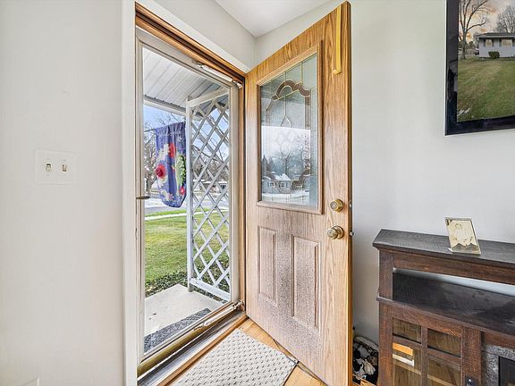 5th image of 2996 Lakeview Dr