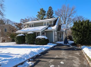 35 Francis Terrace, Glen Cove, NY 11542