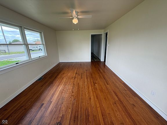 2nd image of 716 W Walnut St