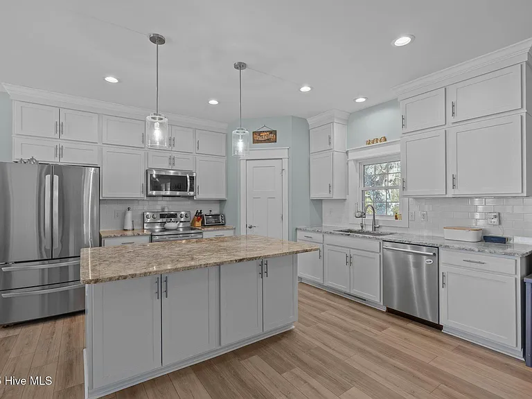 310 Lord Berkeley Dr — Photo 11