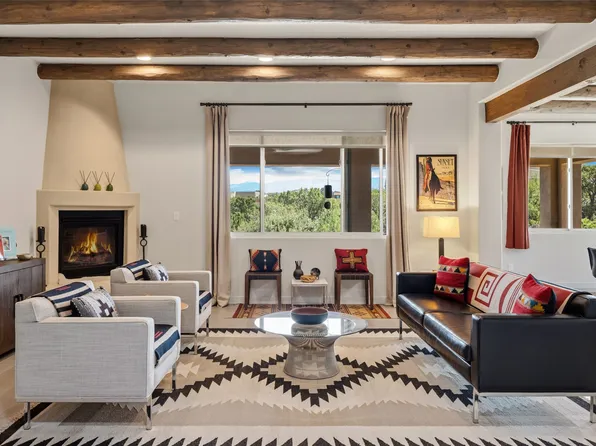 22 Via Summa, Santa Fe, NM 87507