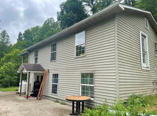 82 Arizona Ln, Hazard, KY 41701