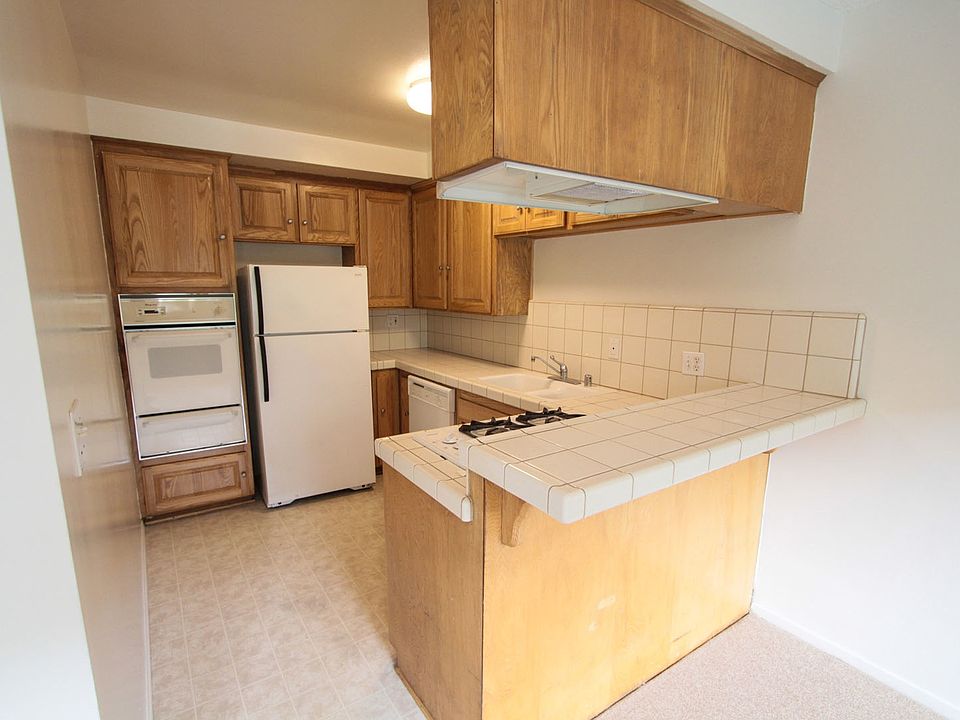1st image of 8740 Owensmouth Ave APT 3