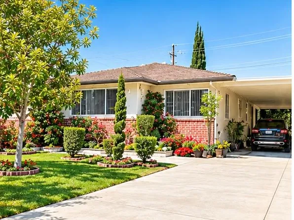 4713 E Clinton Ave, Fresno, CA 93703