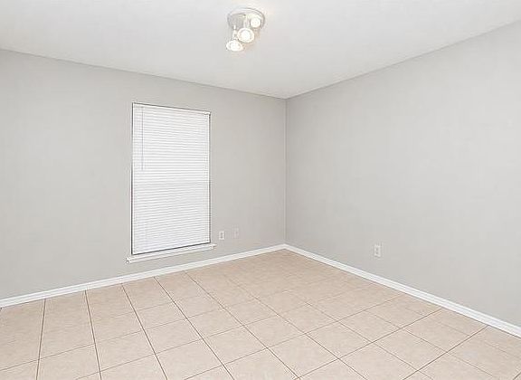 5th image of 1200 W Spring Creek Pkwy