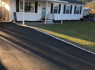 731 W Phillips Dr, Swansboro, NC 28584