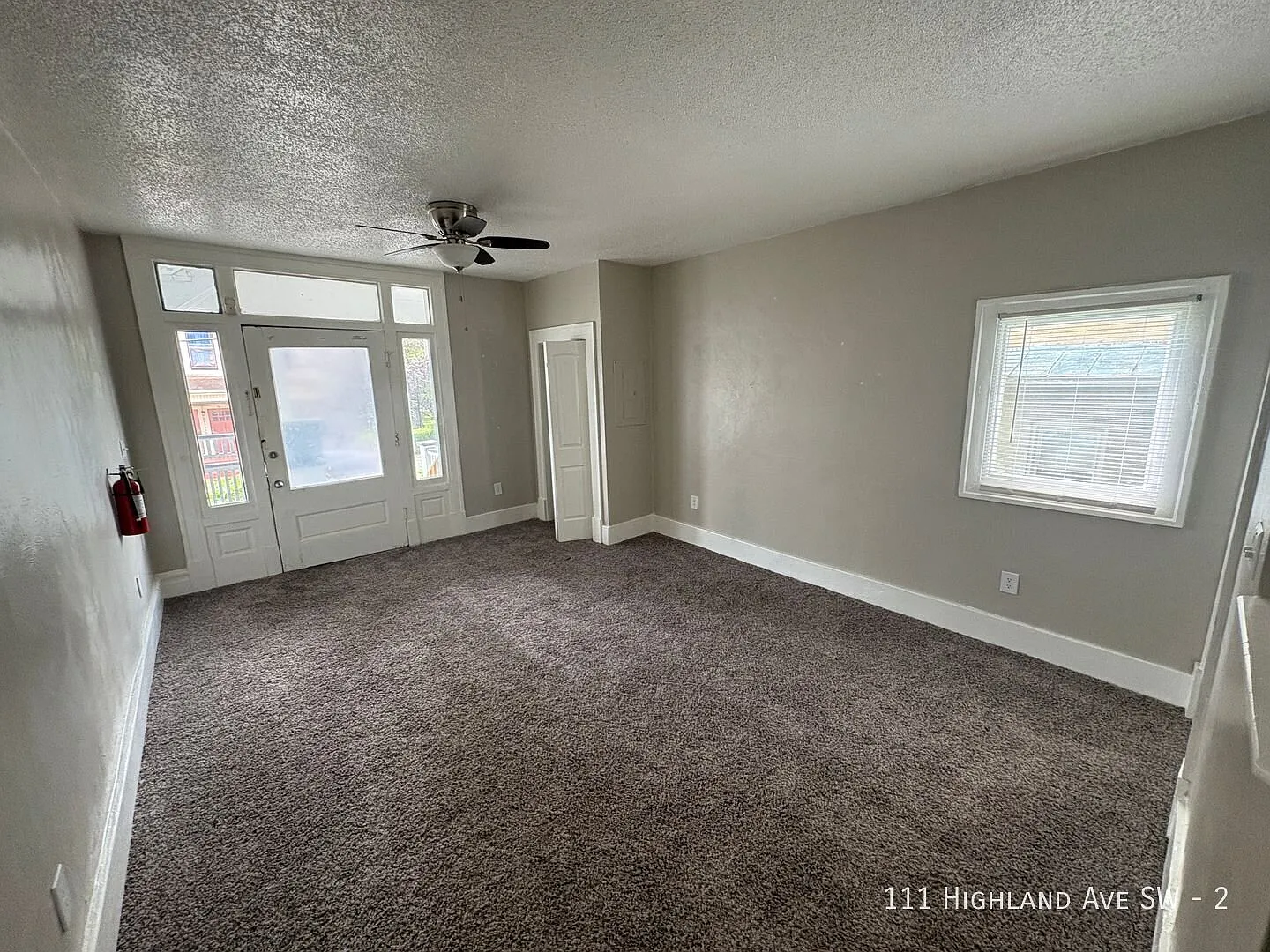 2 Bedroom 1 Bath Apartment Coming Soon! Apartment with Great Space ! — Photo 3