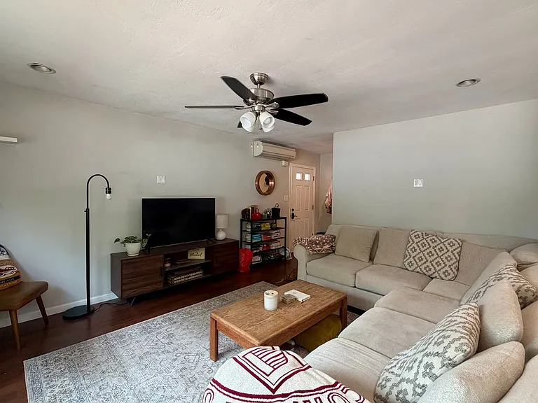 3359 Roosevelt St — Photo 8