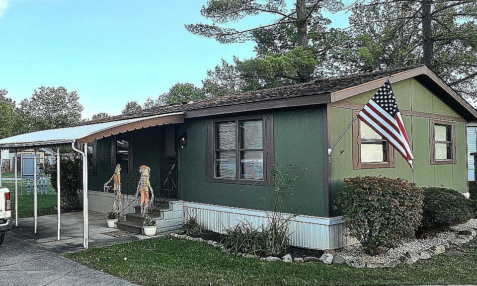 1st image of 5 Hawthorn Dr
