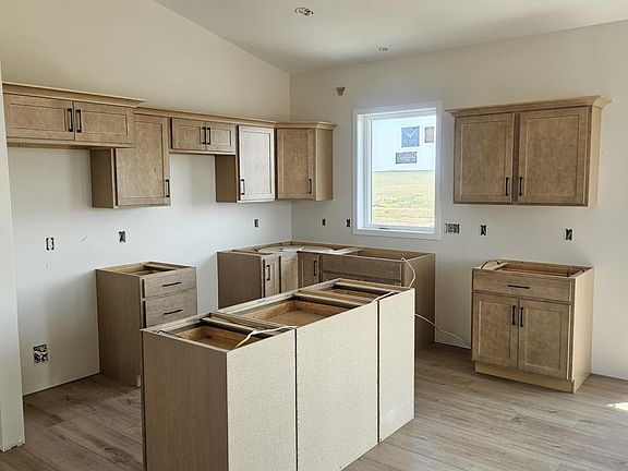 4th image of 3905 Platinum St