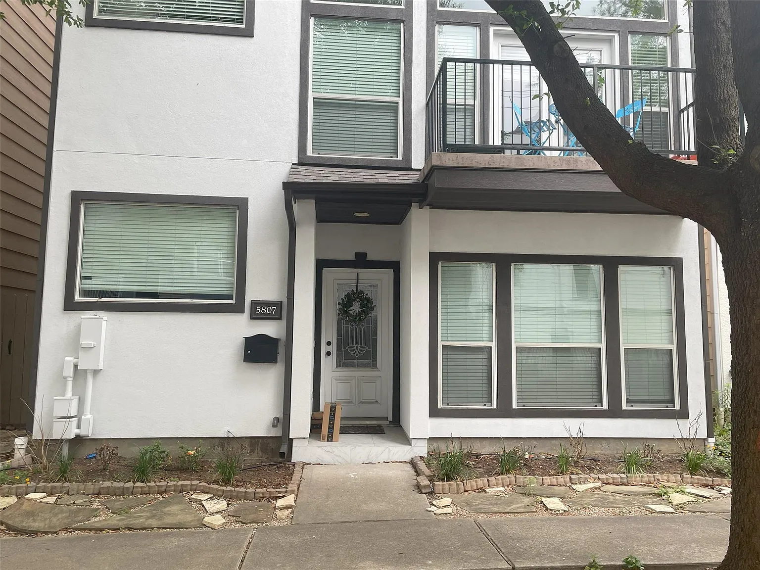3 bed, 3.5 bath, 2486 sqft, $3,000 — Photo 3