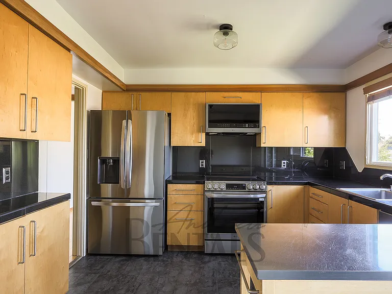 1735 Elm St — Photo 15