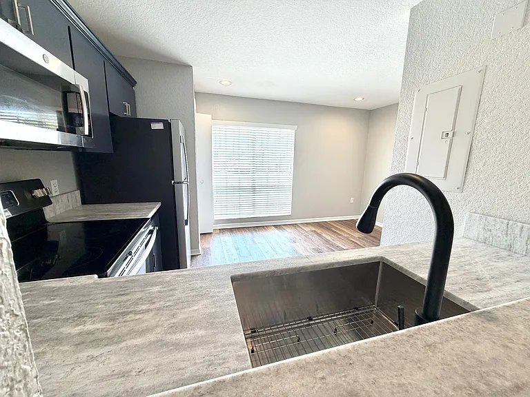 741 E Lime St — Photo 8