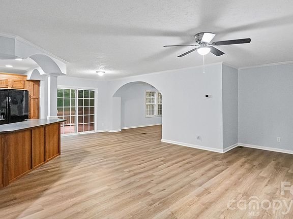 3rd image of 1185 Galway Ln