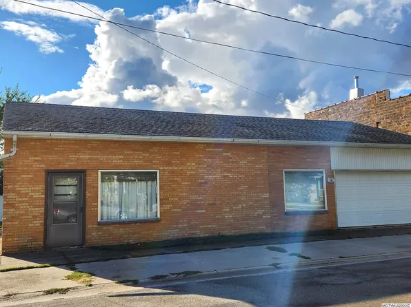 18 S Iowa Ave, Nora Springs, IA 50458