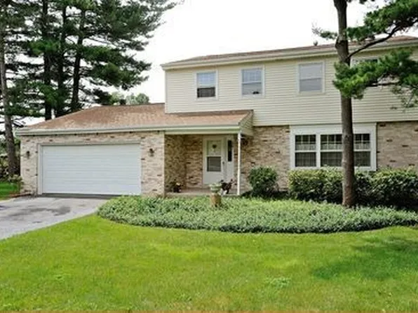 600 Spring Ct, Geneva, IL 60134