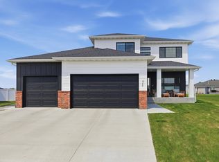 4755 32nd St S, Fargo, ND 58104