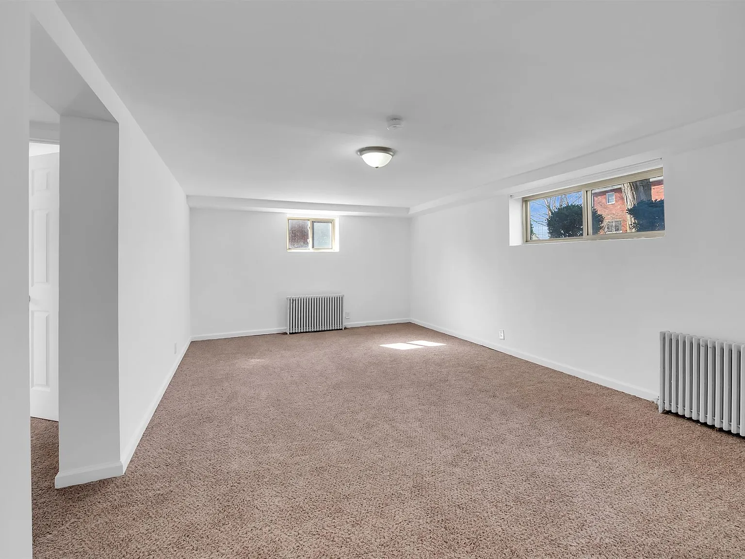 1 bed, 1.0 bath, 700 sqft, $900 — Photo 2
