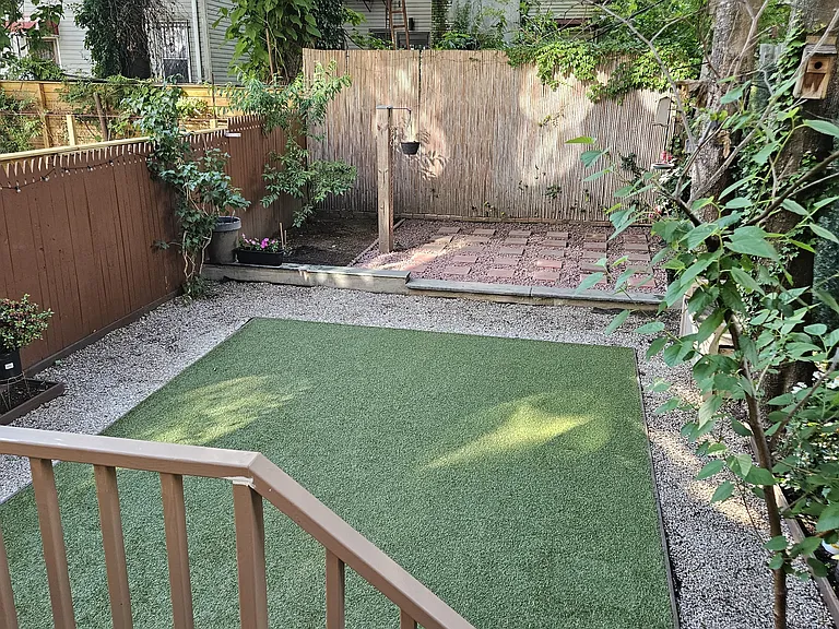 29 Cornelia St #1 — Photo 11