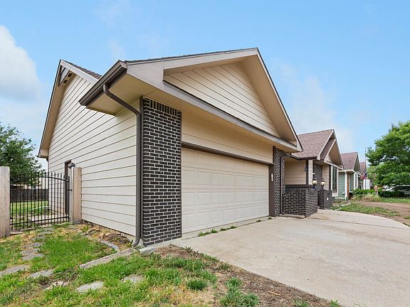 3rd image of 2316 S Linden Cir