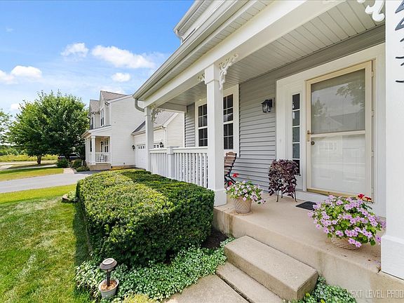 3rd image of 2433 Columbia Ln