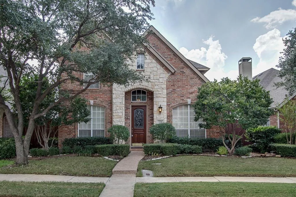 3 bed, 2.5 bath, 2252 sqft, $2,995 — Photo 2