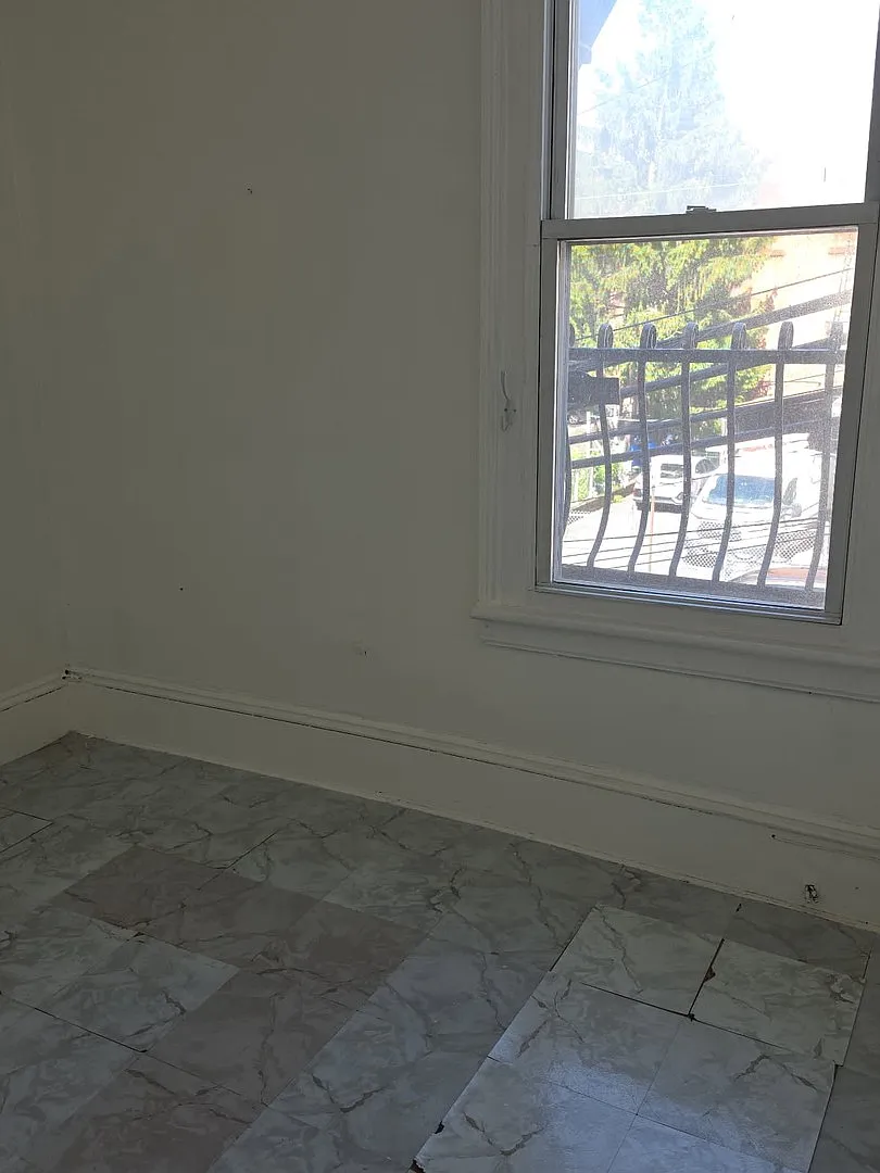 3 bed, $2,100 — Photo 3