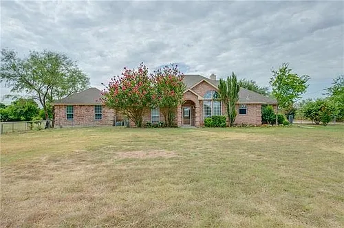 320 Twin Creek Dr Photo 1
