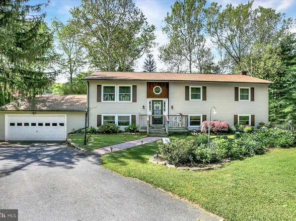 14 Dogwood Ln, Willow Street, PA 17584