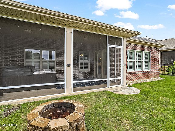 4th image of 416 Grove Branch Ln
