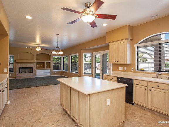 Kitchen / Family room