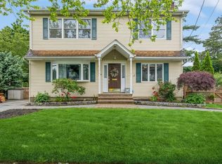 74 Miles Ave, Albertson, NY 11507