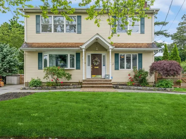 74 Miles Avenue, Albertson, NY 11507