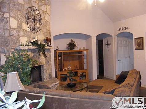 2nd image of 307 Winchester Dr
