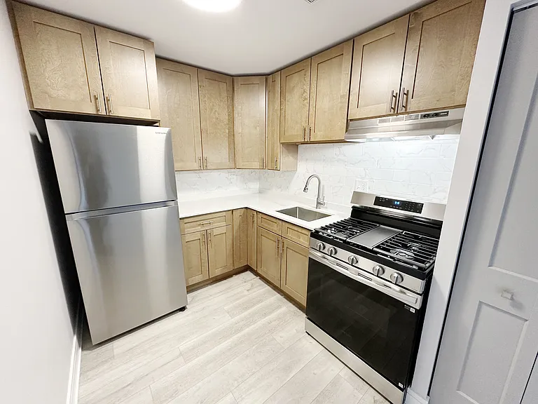 8348 W Catherine Ave #500 — Photo 2