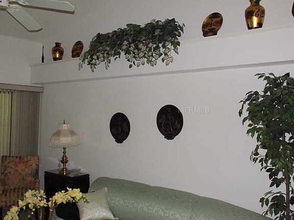4th image of 108 Southampton Pl #235