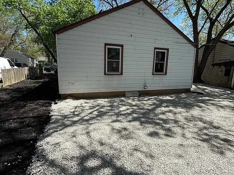 1703 N Valley Ave — Photo 28