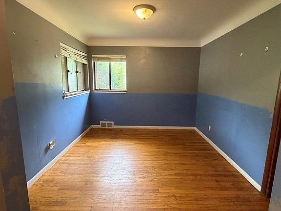 4th image of 23750 Wildwood Ave