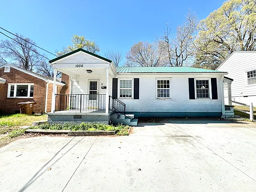 1006 E Side Dr Photo 1