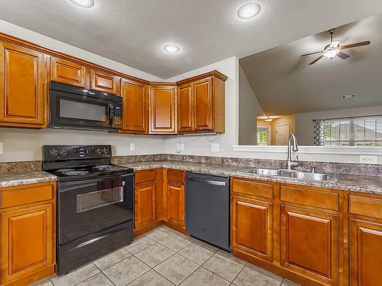 530 Lasso Ln — Photo 7