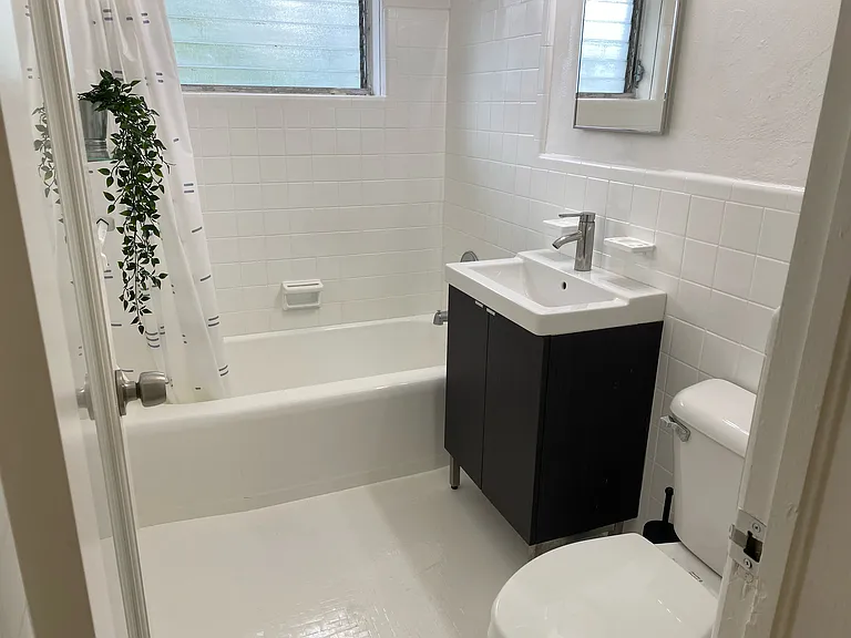 2915 SW 1st Ave #4 — Photo 6