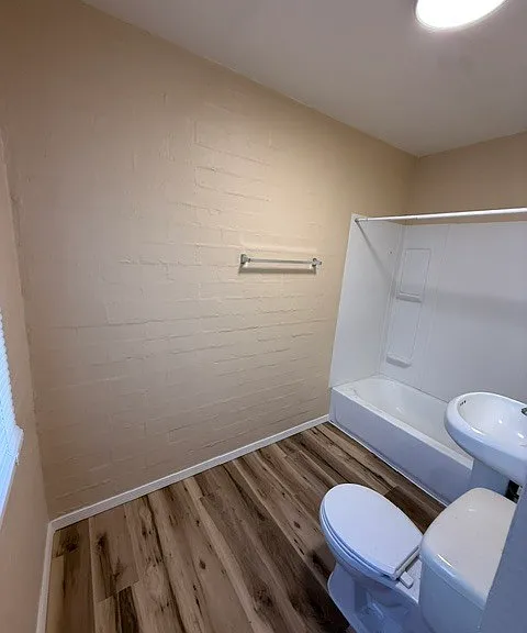 1303 N Columbus Blvd #A — Photo 9