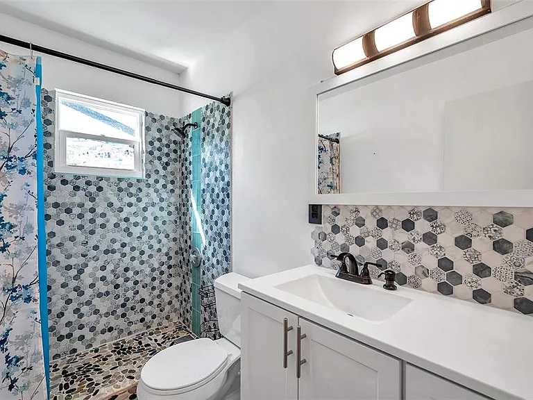 5900 Cypress St N — Photo 19