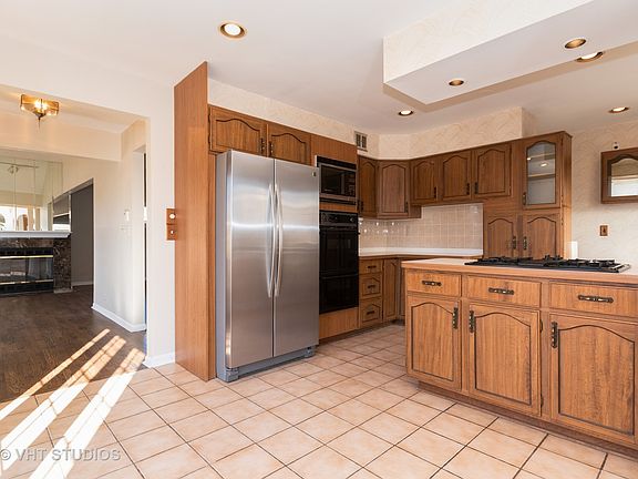 5th image of 10838 Claridge St