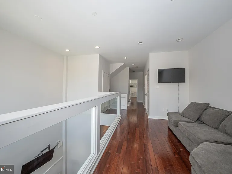 601 Poplar St — Photo 17