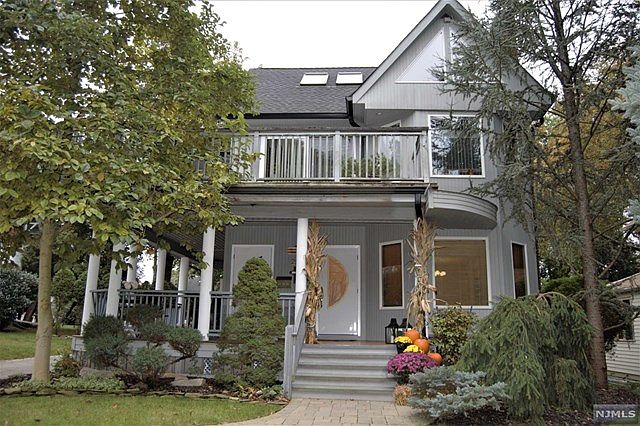 1st image of 25 Bogert Pl
