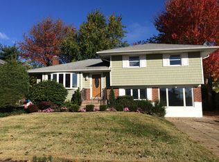 41 Spector Ln, Plainview, NY 11803